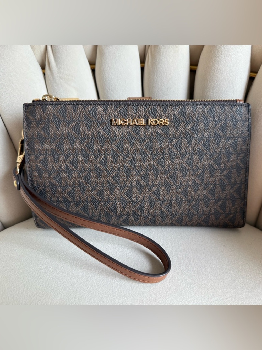 Michael Kors Jet Set Wristlet